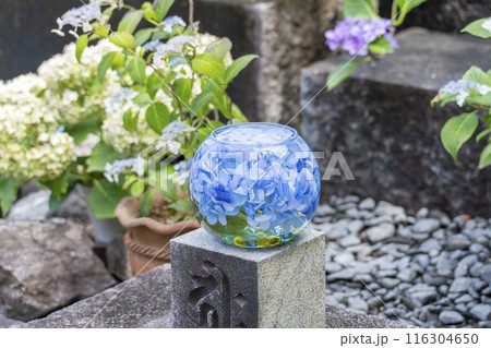 壷阪寺あじさいモニュメント　紫陽花ガラスボール 116304650