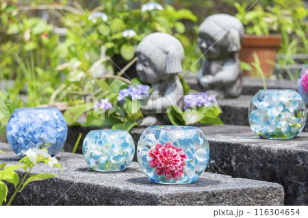 壷阪寺あじさいモニュメント　紫陽花ガラスボール 116304654