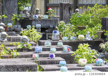 壷阪寺あじさいモニュメント　紫陽花ガラスボール 116304664