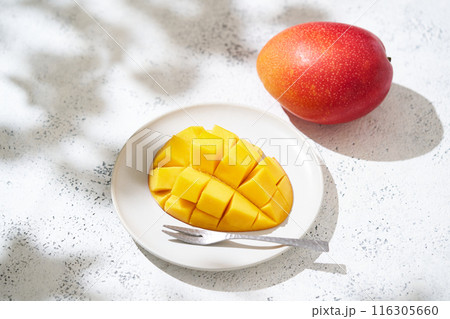 沖縄県産マンゴー 沖縄県産マンゴー 116305660