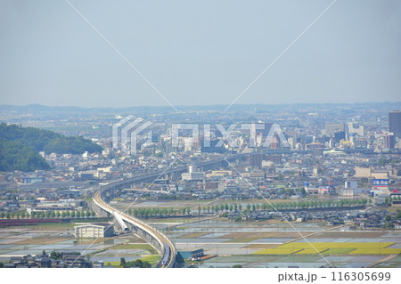北陸新幹線開業 新幹線と福井市風景 北陸新幹線開業 新幹線と福井市風景 116305699