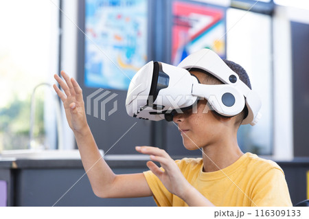 Biracial boy explores virtual reality at school 116309133