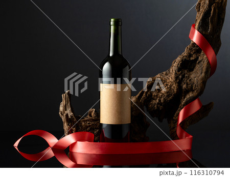 Bottle of red wine with old empty label. 116310794