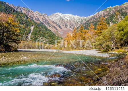 上高地の絶景【2023秋】河童橋周辺から望む穂高連峰の大パノラマ 116311953