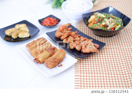 Indonesian food. lunch menu, rice with shrimp and side dishes 116312541