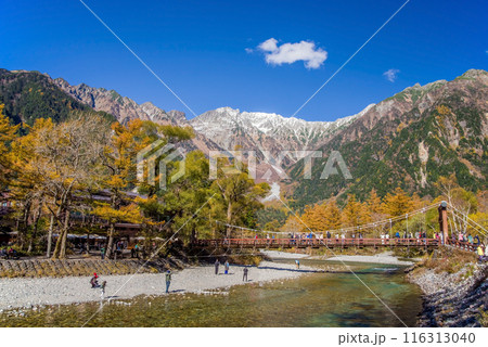 上高地の絶景【2023秋】河童橋と穂高連峰 上高地の絶景【2023秋】河童橋と穂高連峰 116313040