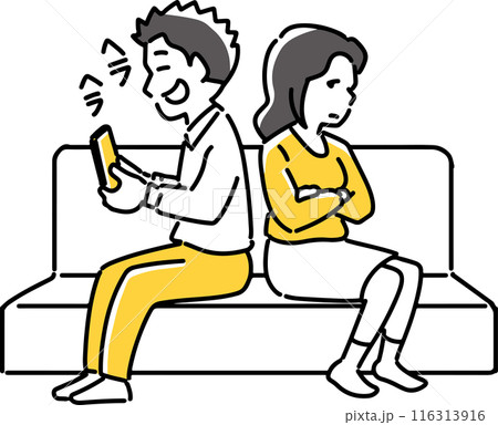 スマホばかり見ている男と呆れる女 スマホばかり見ている男と呆れる女 116313916