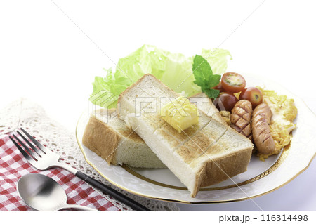 朝食イメージ ( 食パン トースト スクランブルエッグ ウインナー コーヒー ) 朝食イメージ ( 食パン トースト スクランブルエッグ ウインナー コーヒー ) 116314498