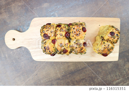 pumpkin bread or loaf of bread or bread with pumpkin seed, cranberry and sesame topping 116315351