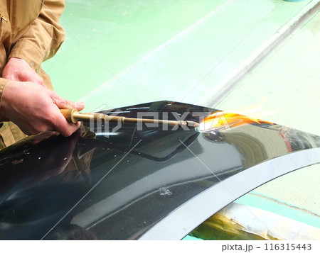 自動車鈑金塗装工場の溶接作業03 自動車鈑金塗装工場の溶接作業03 116315443