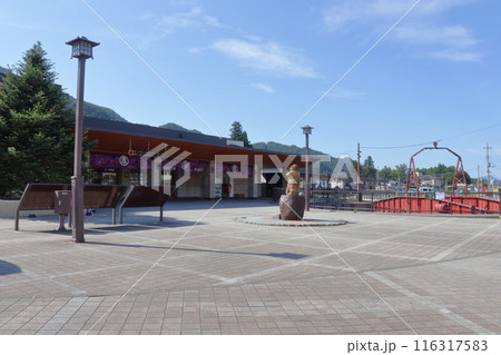 鬼怒川温泉駅の転車台と駅舎(栃木県日光市) 鬼怒川温泉駅の転車台と駅舎(栃木県日光市) 116317583