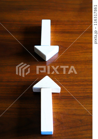 向かい合う矢印 向かい合う矢印 116317861