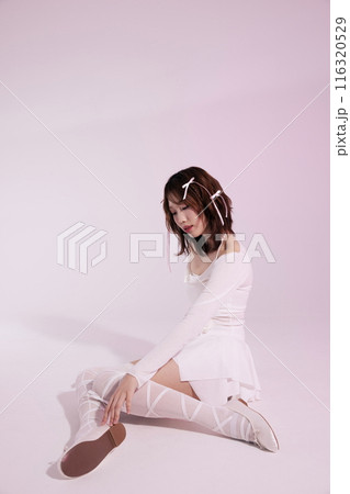 A Korean woman in her 20s who poses on the floor wearing a ballet core look A Korean woman in her 20s who poses on the floor wearing a ballet core look 116320529