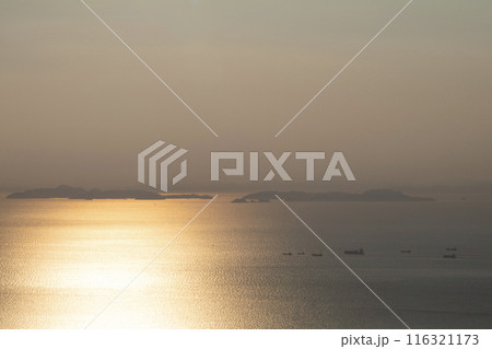 海に沈む夕日 116321173
