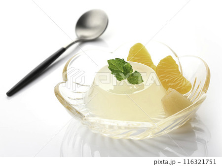 フルーツゼリー （ 白背景 ） 116321751