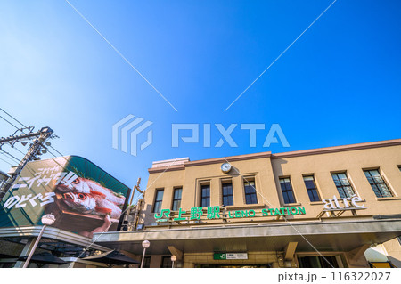 日本の東京都市景観 リニューアルされた上野駅広小路口などを望む。街頭ビジョンがお目見え＝7月5日 116322027