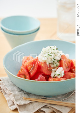 トマトと玉ねぎの和風サラダ トマトと玉ねぎの和風サラダ 116322997