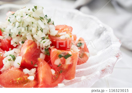 トマトと玉ねぎの和風サラダ トマトと玉ねぎの和風サラダ 116323015