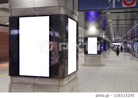 大手町駅 東西線口のデジタルサイネージ 116323295