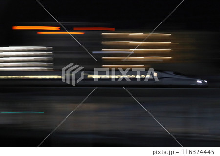 深夜を駆ける東海道・山陽新幹線N700S系 116324445