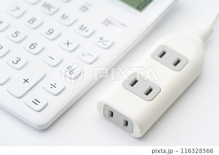 電卓と電源タップ 電卓と電源タップ 116328566