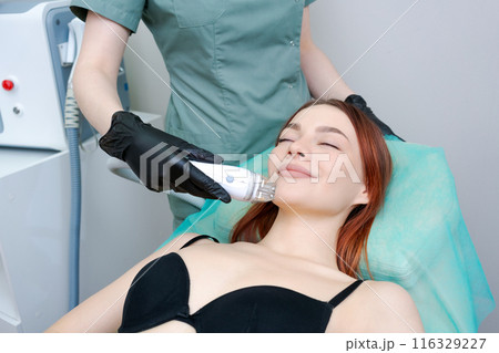 The woman is smiling and she is enjoying the treatment 116329227