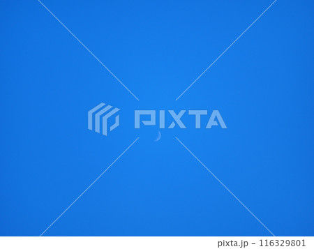 青空に浮かぶ個性的な雲たち 116329801