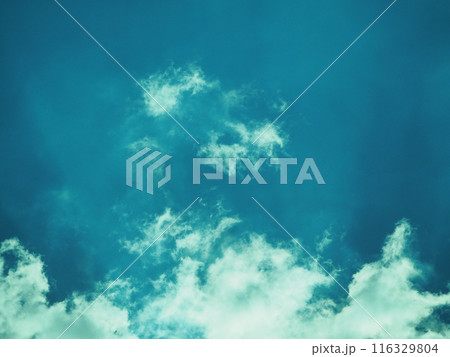 青空に浮かぶ個性的な雲たち 青空に浮かぶ個性的な雲たち 116329804