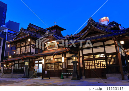 【愛媛県】リニューアルした道後温泉本館の夜景 116331154