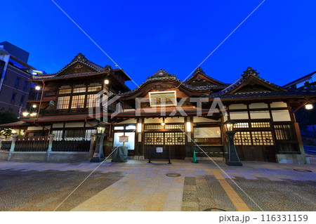 【愛媛県】リニューアルした道後温泉本館の夜景 116331159