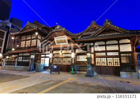 【愛媛県】リニューアルした道後温泉本館の夜景 116331171