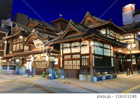 【愛媛県】リニューアルした道後温泉本館の夜景 116331190
