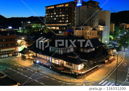 【愛媛県】リニューアルした道後温泉本館の夜景 116331200