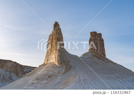 マンギスタウのウスチュルト台地の夜明け 116332967