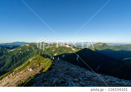 鷲羽岳からの朝焼け 116334101