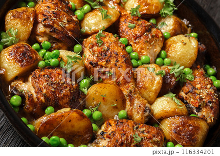 Chicken Vesuvio in a baking dish, top view 116334201