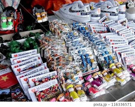 クルーズ船寄港地・チャンメイ港の土産物（ベトナム） 116336571