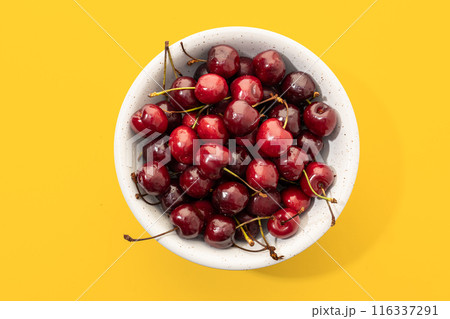 Flat lay of a sweet cherries in bowl isolated on white background 116337291