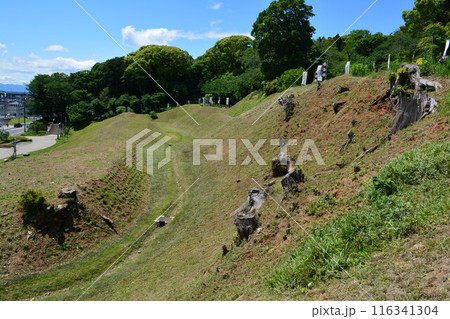 小牧山城、小牧・長久手の戦いの時造られた、土塁・堀(愛知県小牧市) 小牧山城、小牧・長久手の戦いの時造られた、土塁・堀(愛知県小牧市) 116341304