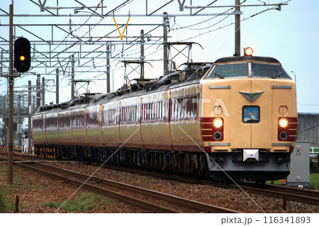 北陸本線を行く特急雷鳥号:485系200番台先頭 北陸本線を行く特急雷鳥号:485系200番台先頭 116341893