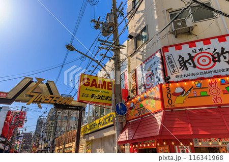 大阪府　大阪市　観光客で賑わう 新世界 116341968