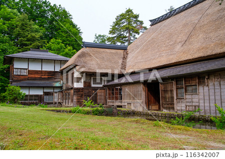 目黒邸の茅葺屋根 116342007