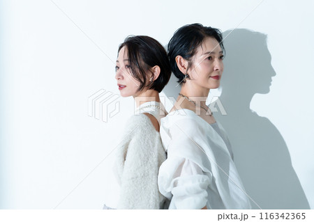 女性　ファッションモデル　ミセスモデル 116342365