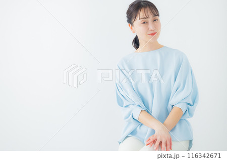 ミドル女性ビューティイメージ　 116342671
