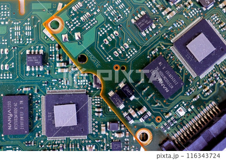 半導体の供給不足が電化製品の納期遅延に影響している 半導体の供給不足が電化製品の納期遅延に影響している 116343724