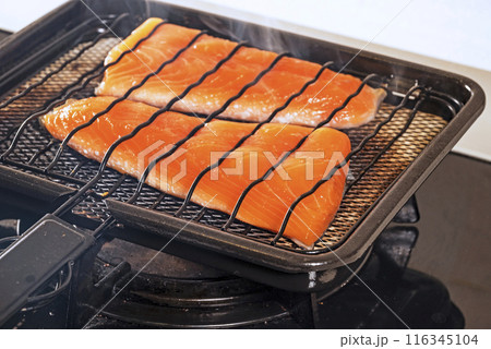 Grilled salmon fish  116345104