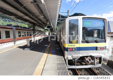 新藤原駅の東武鉄道車両 東武20400型 下今市行き 116345831