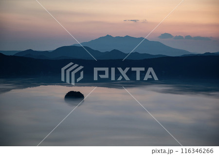朝焼けの摩周湖 朝焼けの摩周湖 116346266