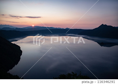 朝焼けの摩周湖 朝焼けの摩周湖 116346291