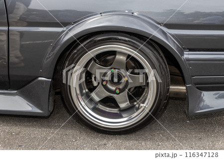 車のタイヤ ホイール old Wheel of the car 車のタイヤ ホイール old Wheel of the car 116347128